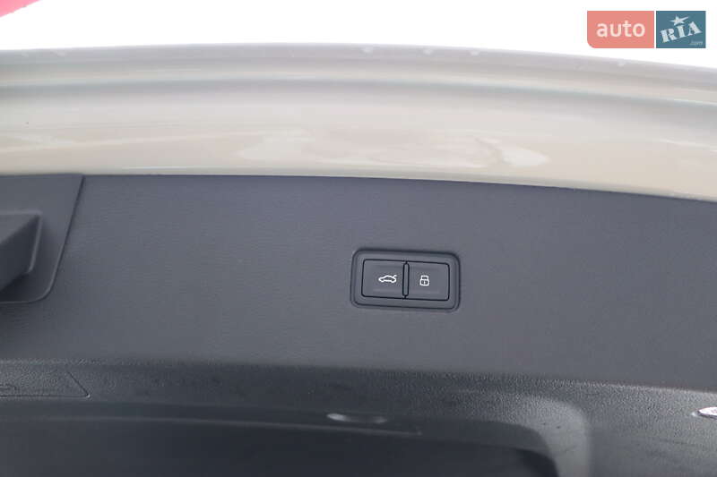 Внедорожник / Кроссовер Audi Q8 2021 в Львове