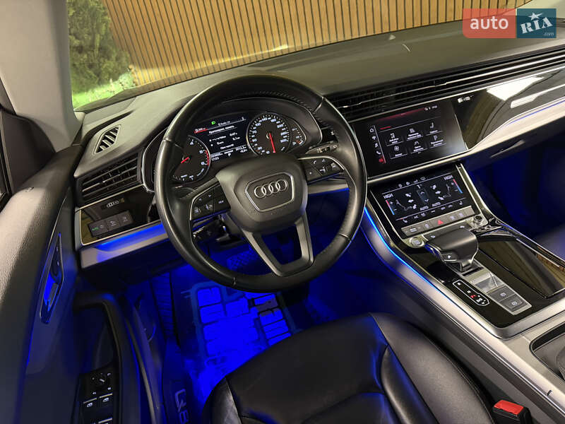 Внедорожник / Кроссовер Audi Q8 2019 в Киеве