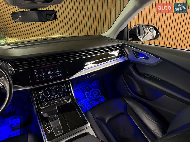 Внедорожник / Кроссовер Audi Q8 2019 в Киеве