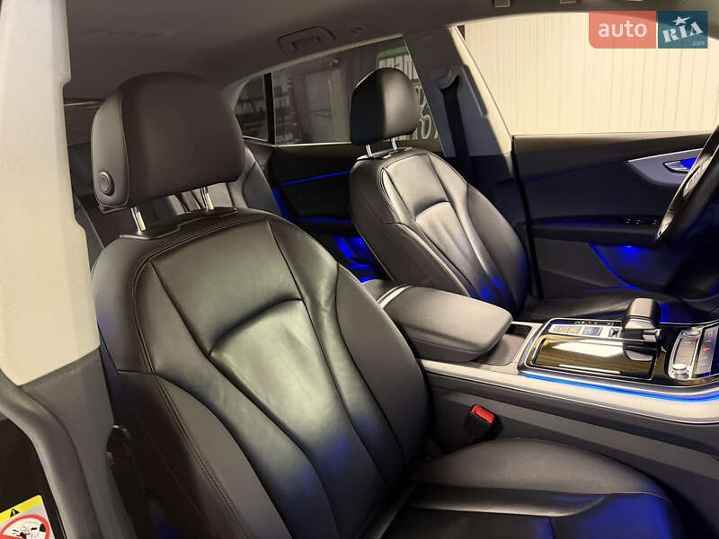 Внедорожник / Кроссовер Audi Q8 2019 в Киеве