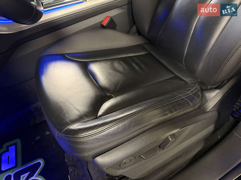 Внедорожник / Кроссовер Audi Q8 2019 в Киеве