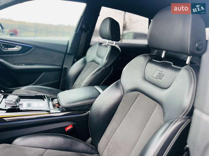 Внедорожник / Кроссовер Audi Q8 2020 в Киеве