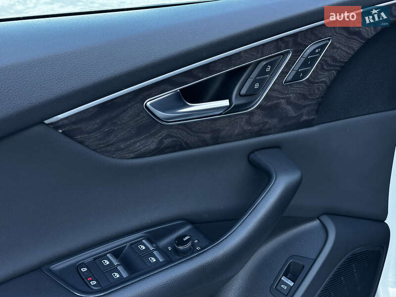 Внедорожник / Кроссовер Audi Q8 2021 в Львове