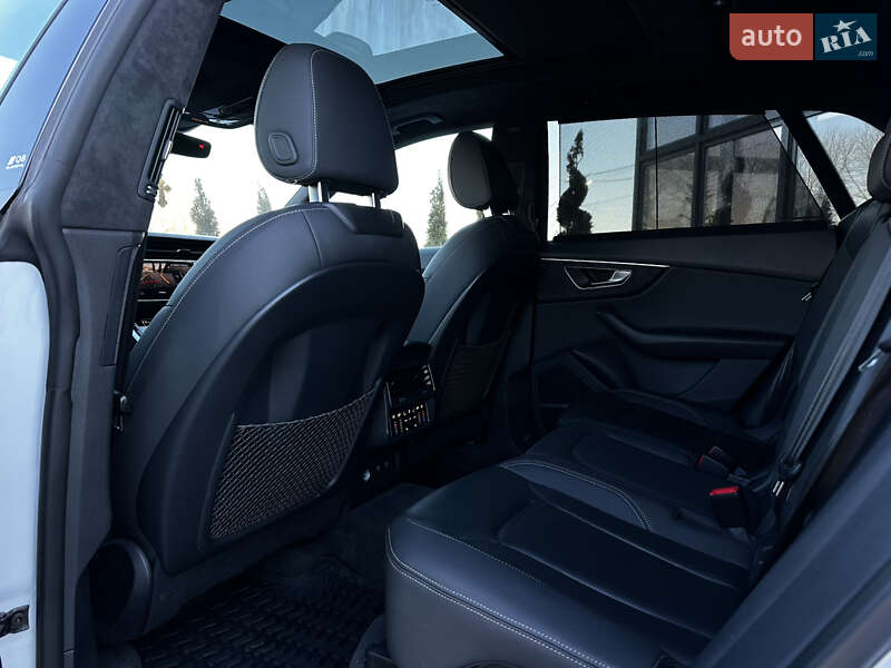 Внедорожник / Кроссовер Audi Q8 2021 в Львове
