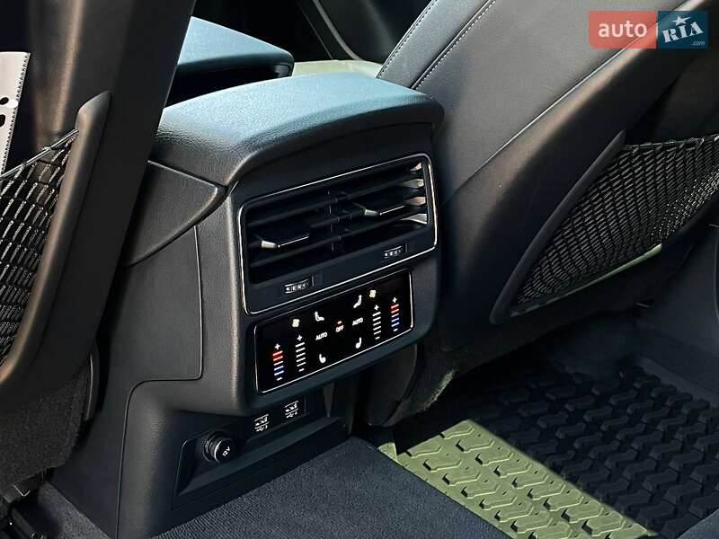 Позашляховик / Кросовер Audi Q8 2019 в Києві