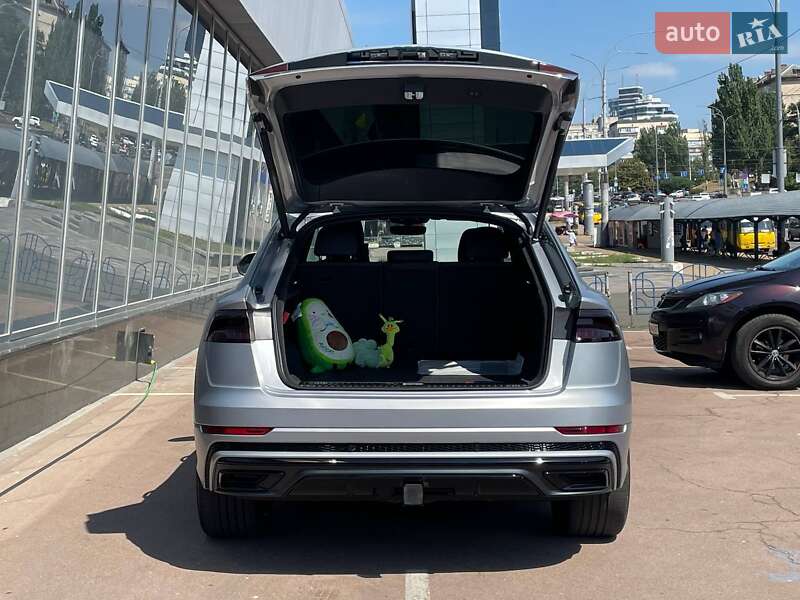Позашляховик / Кросовер Audi Q8 2019 в Києві