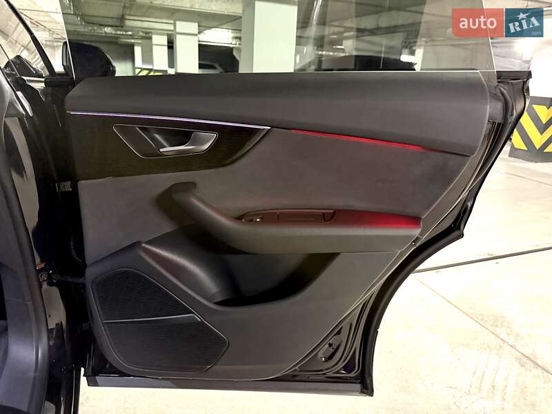Внедорожник / Кроссовер Audi Q8 2024 в Днепре
