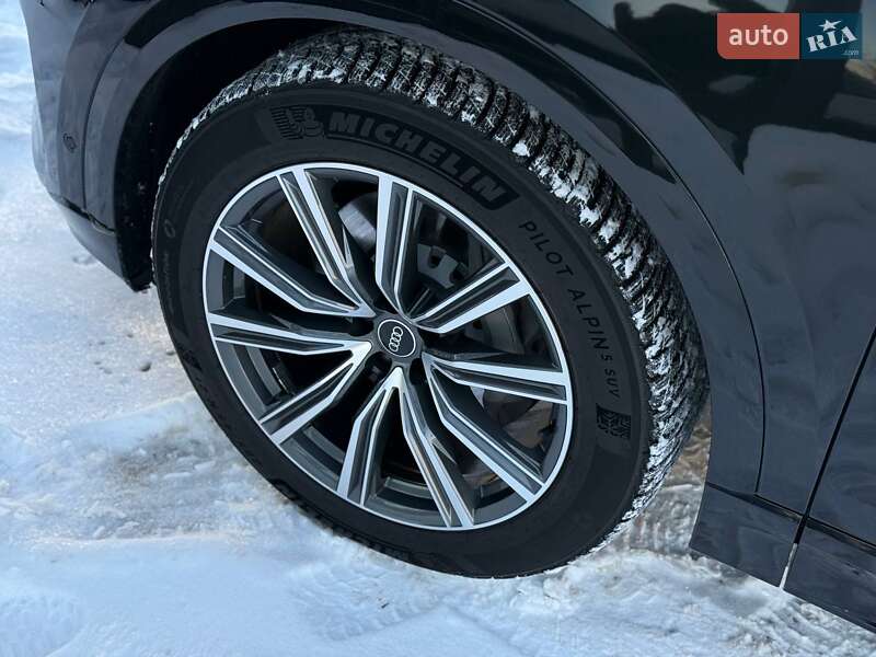 Внедорожник / Кроссовер Audi Q8 2022 в Хмельницком