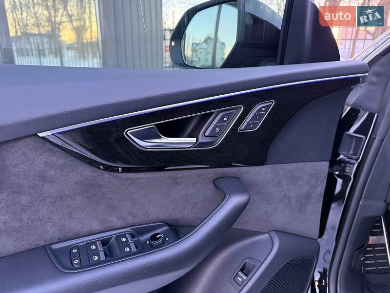 Внедорожник / Кроссовер Audi Q8 2022 в Хмельницком