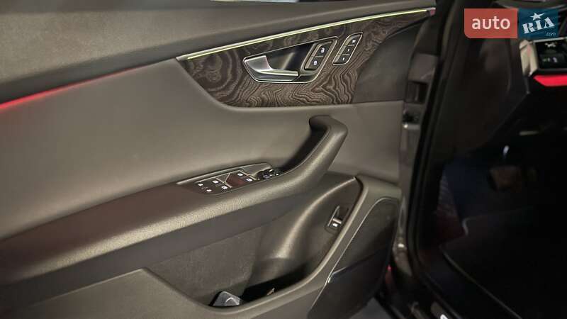 Позашляховик / Кросовер Audi Q8 2020 в Києві