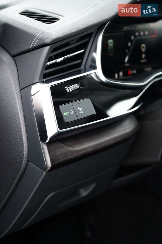 Позашляховик / Кросовер Audi Q8 2022 в Києві