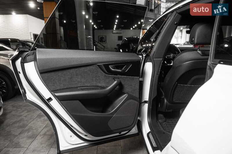 Позашляховик / Кросовер Audi Q8 2020 в Одесі