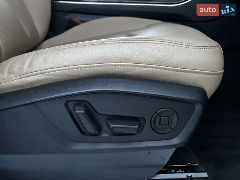 Позашляховик / Кросовер Audi Q8 2020 в Стрию