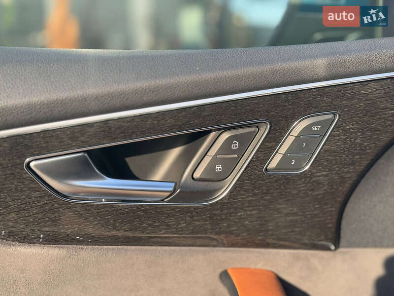 Позашляховик / Кросовер Audi Q8 2018 в Києві фото 12 Позашляховик / Кросовер Audi Q8 2018 в Києві