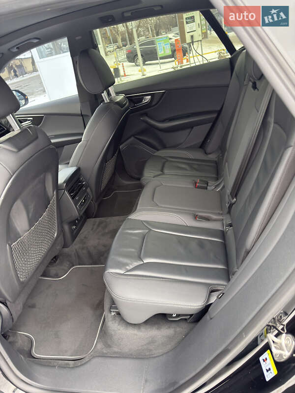 Внедорожник / Кроссовер Audi Q8 2021 в Одессе