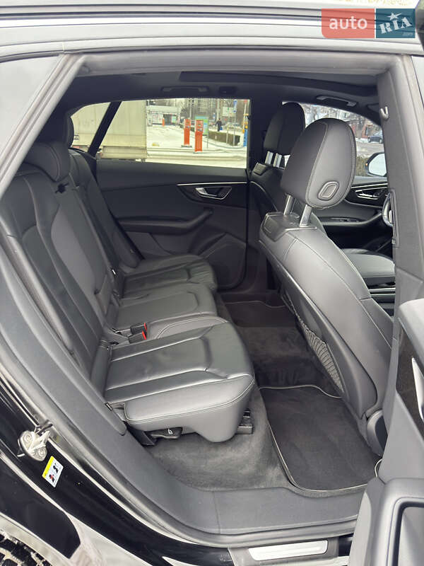 Внедорожник / Кроссовер Audi Q8 2021 в Одессе