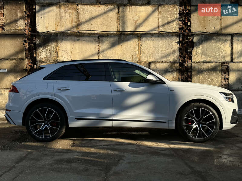 Позашляховик / Кросовер Audi Q8 2020 в Львові