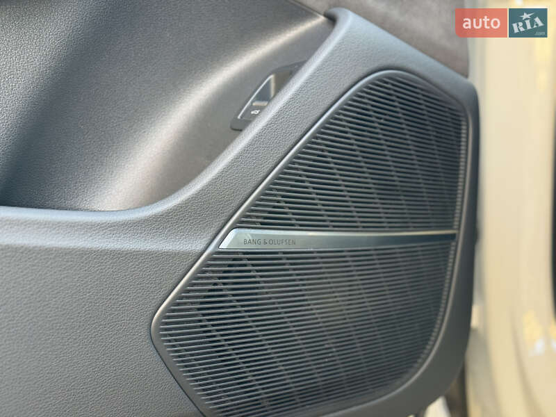 Позашляховик / Кросовер Audi Q8 2020 в Львові