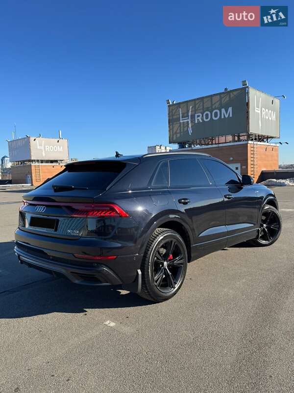Позашляховик / Кросовер Audi Q8 2020 в Києві