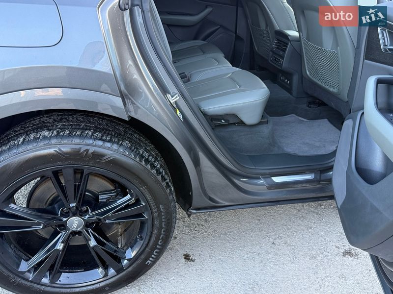 Позашляховик / Кросовер Audi Q8 2018 в Тернополі