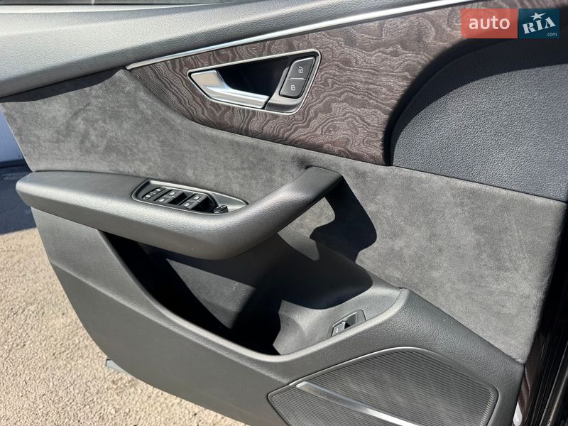 Позашляховик / Кросовер Audi Q8 2019 в Тернополі