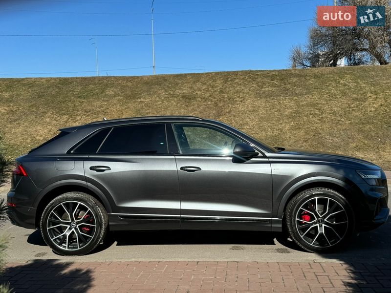 Внедорожник / Кроссовер Audi Q8 2020 в Киеве