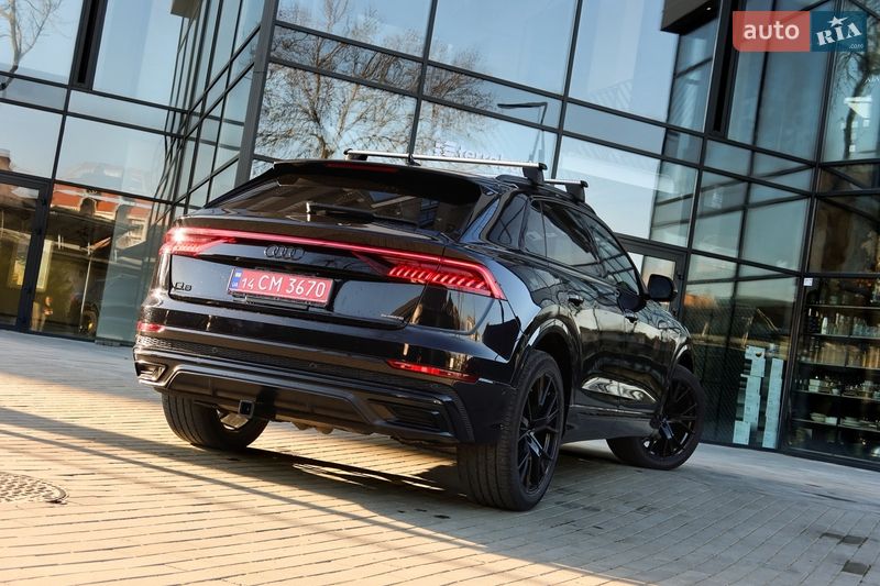 Позашляховик / Кросовер Audi Q8 2020 в Ужгороді