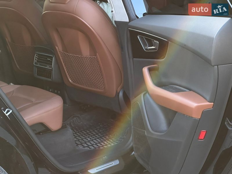 Позашляховик / Кросовер Audi Q8 2020 в Ужгороді