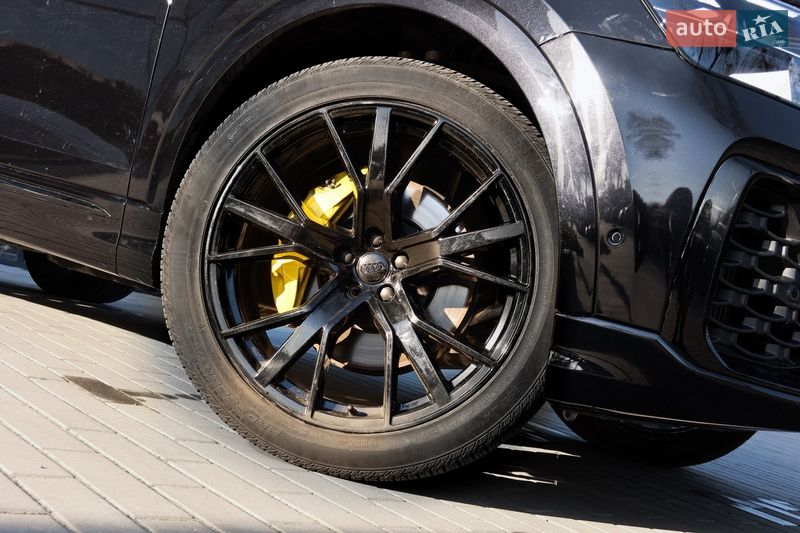 Позашляховик / Кросовер Audi Q8 2020 в Ужгороді