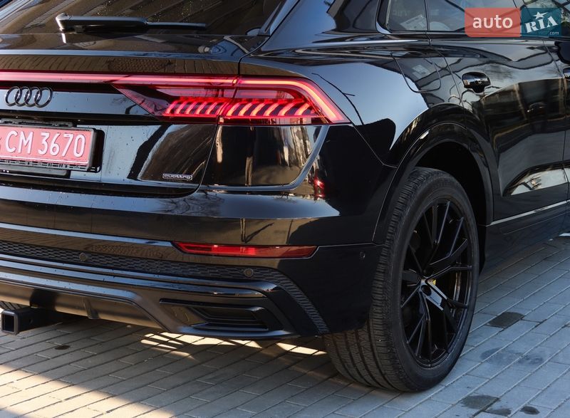 Позашляховик / Кросовер Audi Q8 2020 в Ужгороді