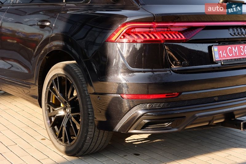 Позашляховик / Кросовер Audi Q8 2020 в Ужгороді