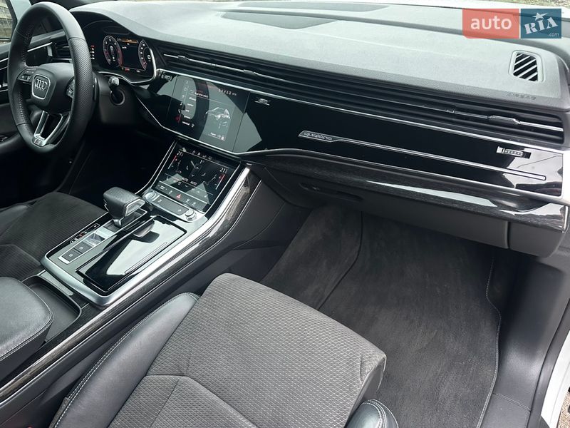 Внедорожник / Кроссовер Audi Q8 2019 в Киеве