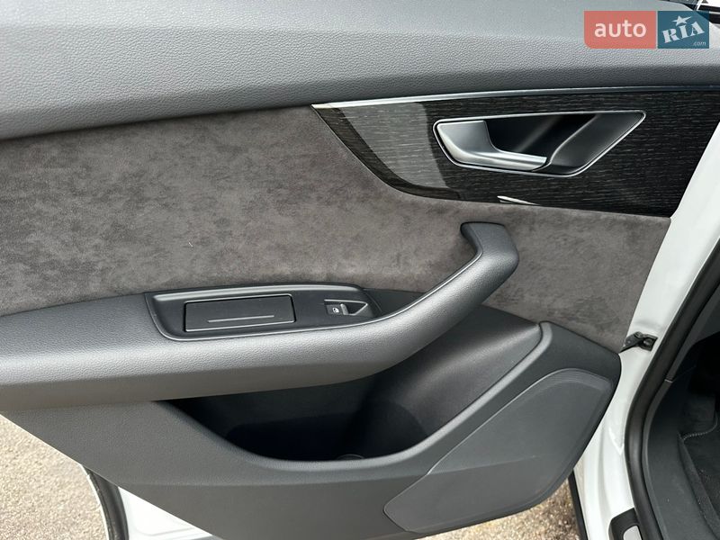 Внедорожник / Кроссовер Audi Q8 2019 в Киеве