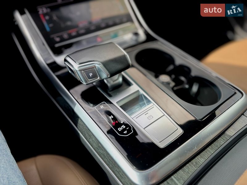 Внедорожник / Кроссовер Audi Q8 2020 в Киеве