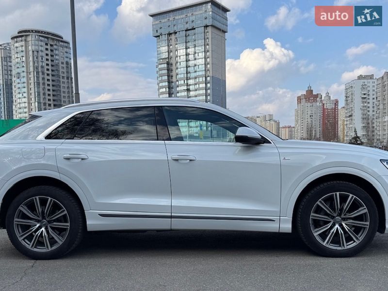 Внедорожник / Кроссовер Audi Q8 2018 в Киеве