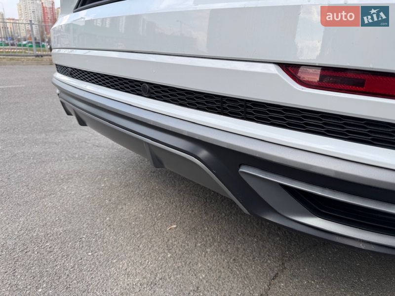 Внедорожник / Кроссовер Audi Q8 2018 в Киеве