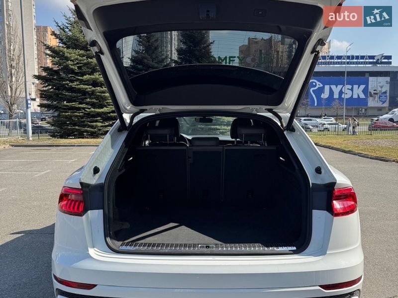 Внедорожник / Кроссовер Audi Q8 2019 в Киеве