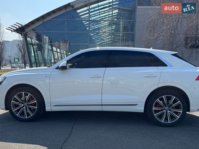 Внедорожник / Кроссовер Audi Q8 2019 в Киеве