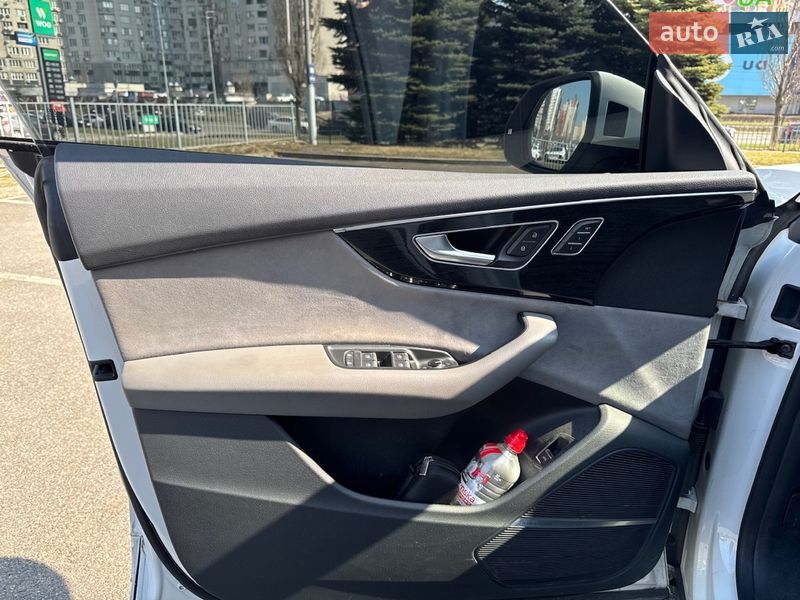 Внедорожник / Кроссовер Audi Q8 2019 в Киеве