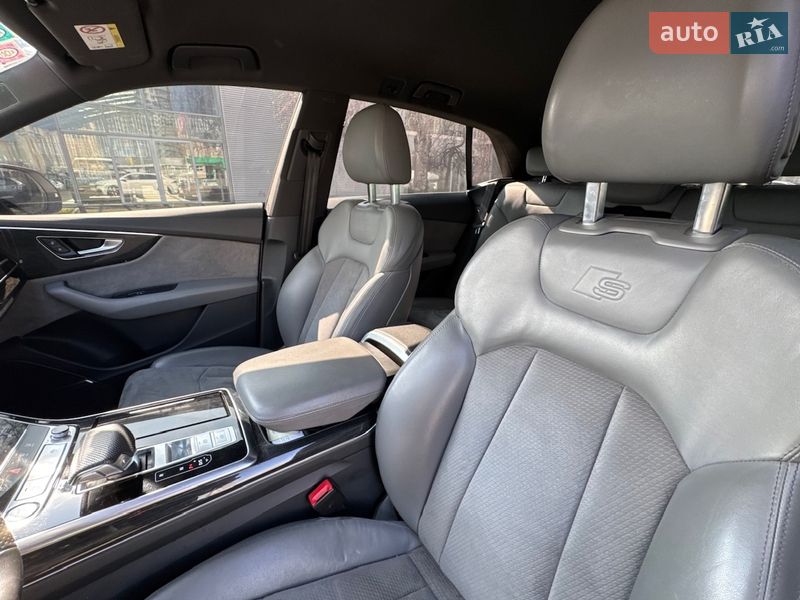 Внедорожник / Кроссовер Audi Q8 2019 в Киеве