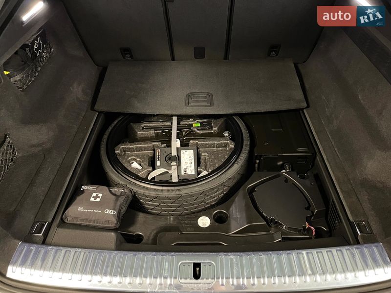 Внедорожник / Кроссовер Audi Q8 2023 в Львове