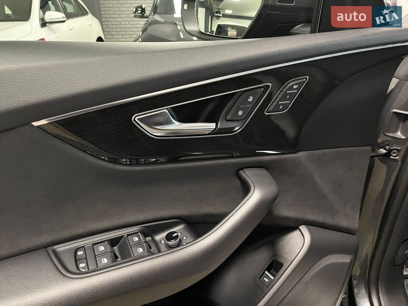 Внедорожник / Кроссовер Audi Q8 2023 в Львове