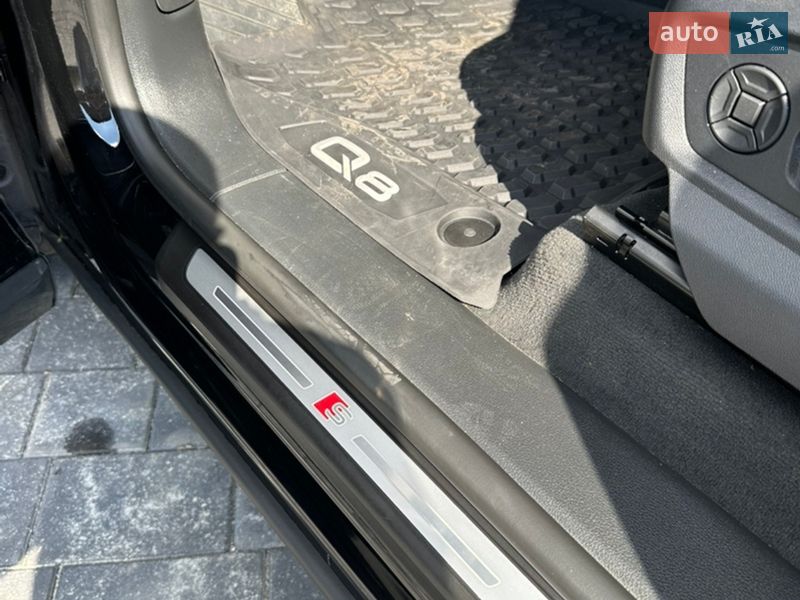 Позашляховик / Кросовер Audi Q8 2021 в Хоролі