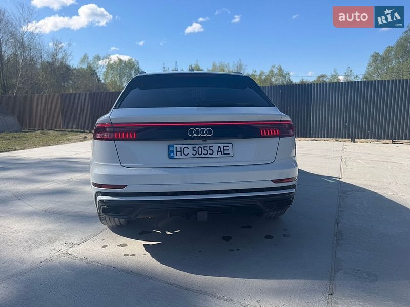Внедорожник / Кроссовер Audi Q8 2020 в Новояворовске
