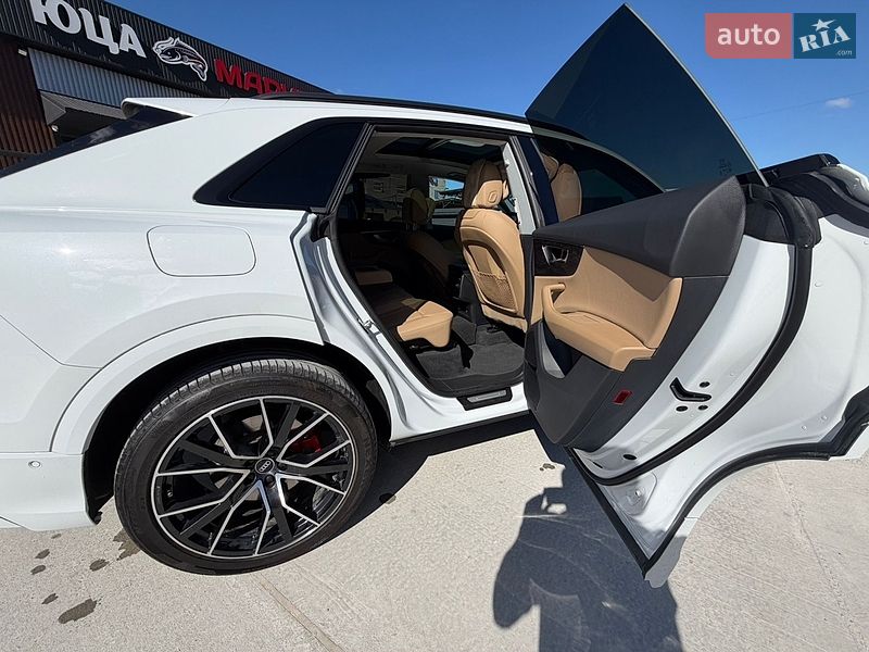 Внедорожник / Кроссовер Audi Q8 2020 в Новояворовске