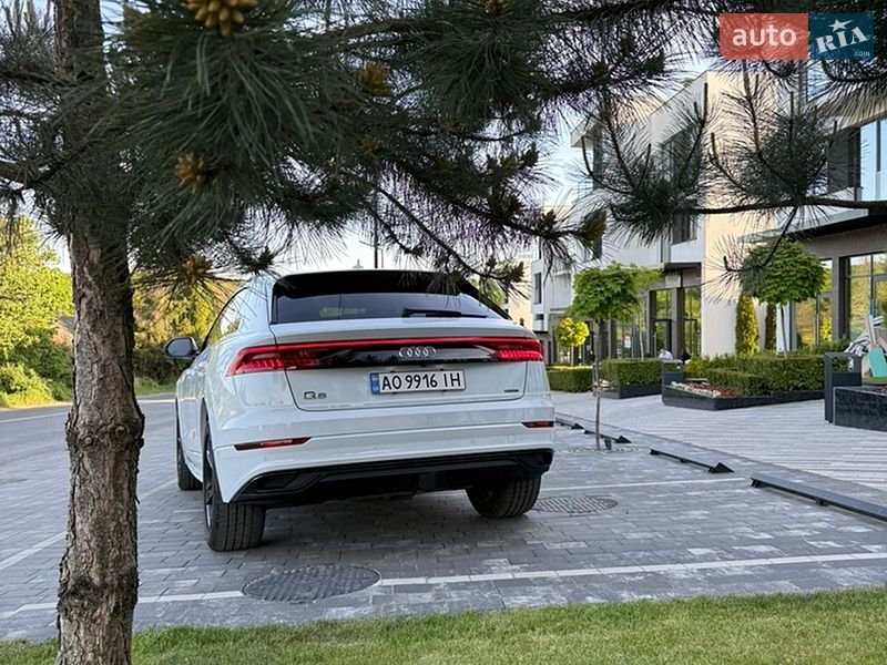 Внедорожник / Кроссовер Audi Q8 2018 в Ужгороде