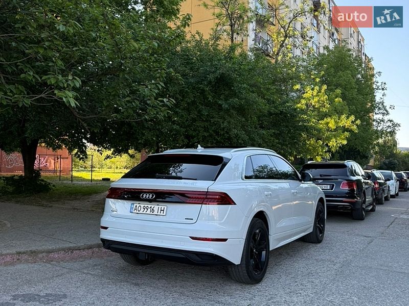Внедорожник / Кроссовер Audi Q8 2018 в Ужгороде