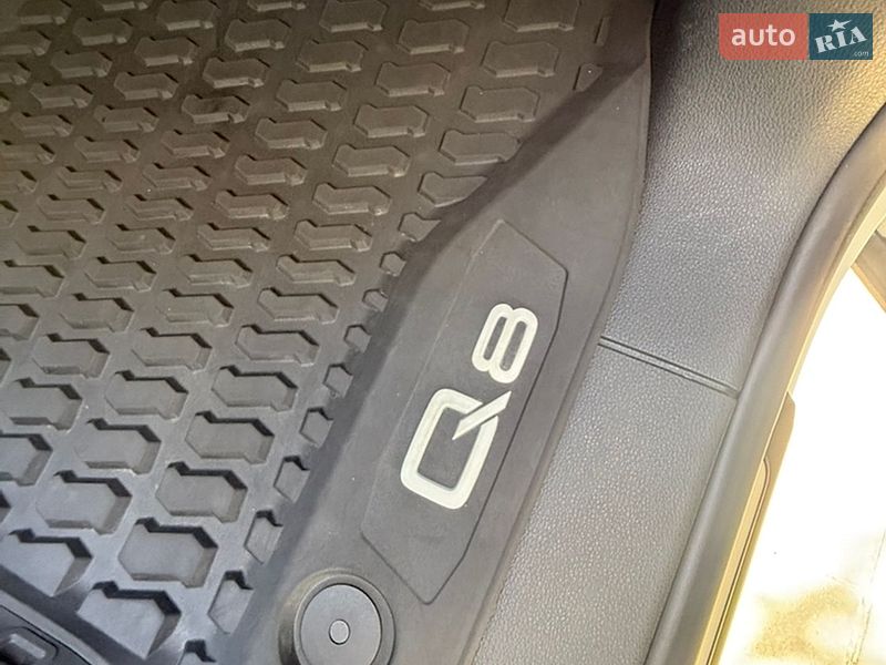 Внедорожник / Кроссовер Audi Q8 2018 в Ужгороде