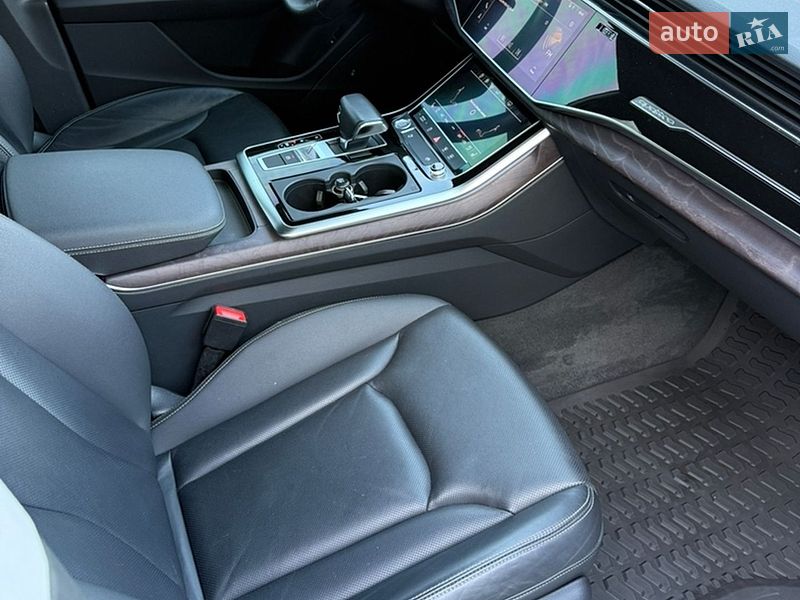 Внедорожник / Кроссовер Audi Q8 2018 в Ужгороде