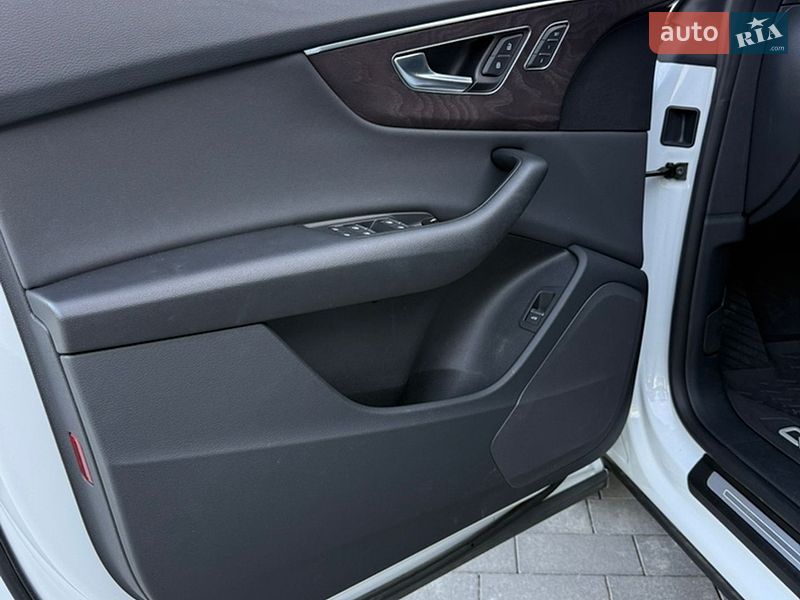 Внедорожник / Кроссовер Audi Q8 2018 в Ужгороде